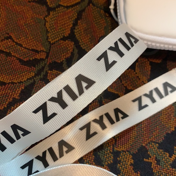 Zyia | Crossbody Colour-block Bag - Picture 5 of 12